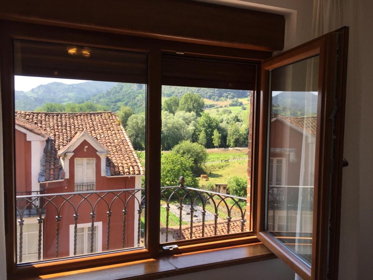 Hotel Trespalacios Panes Luaran gambar