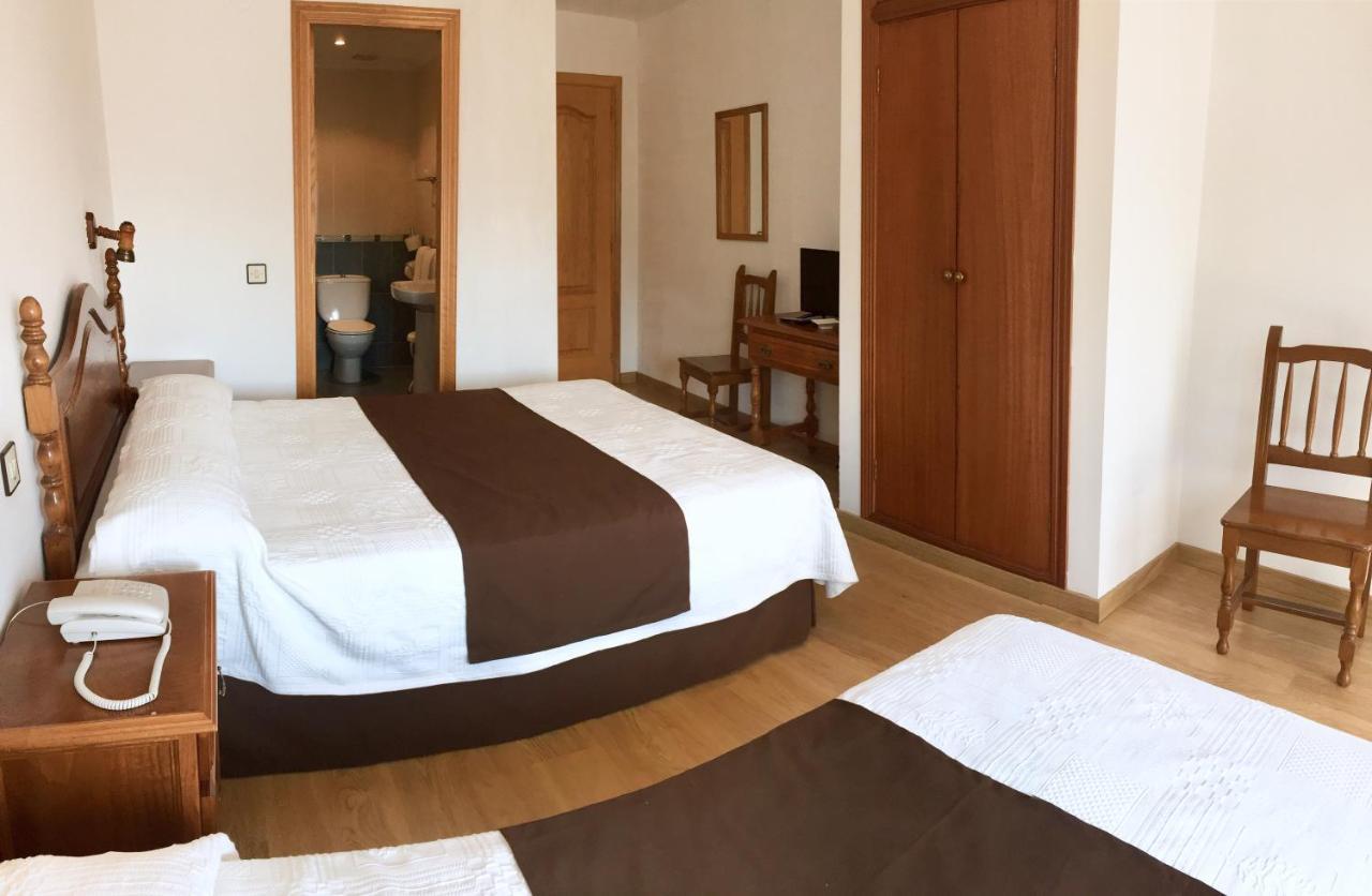Hotel Trespalacios Panes Luaran gambar
