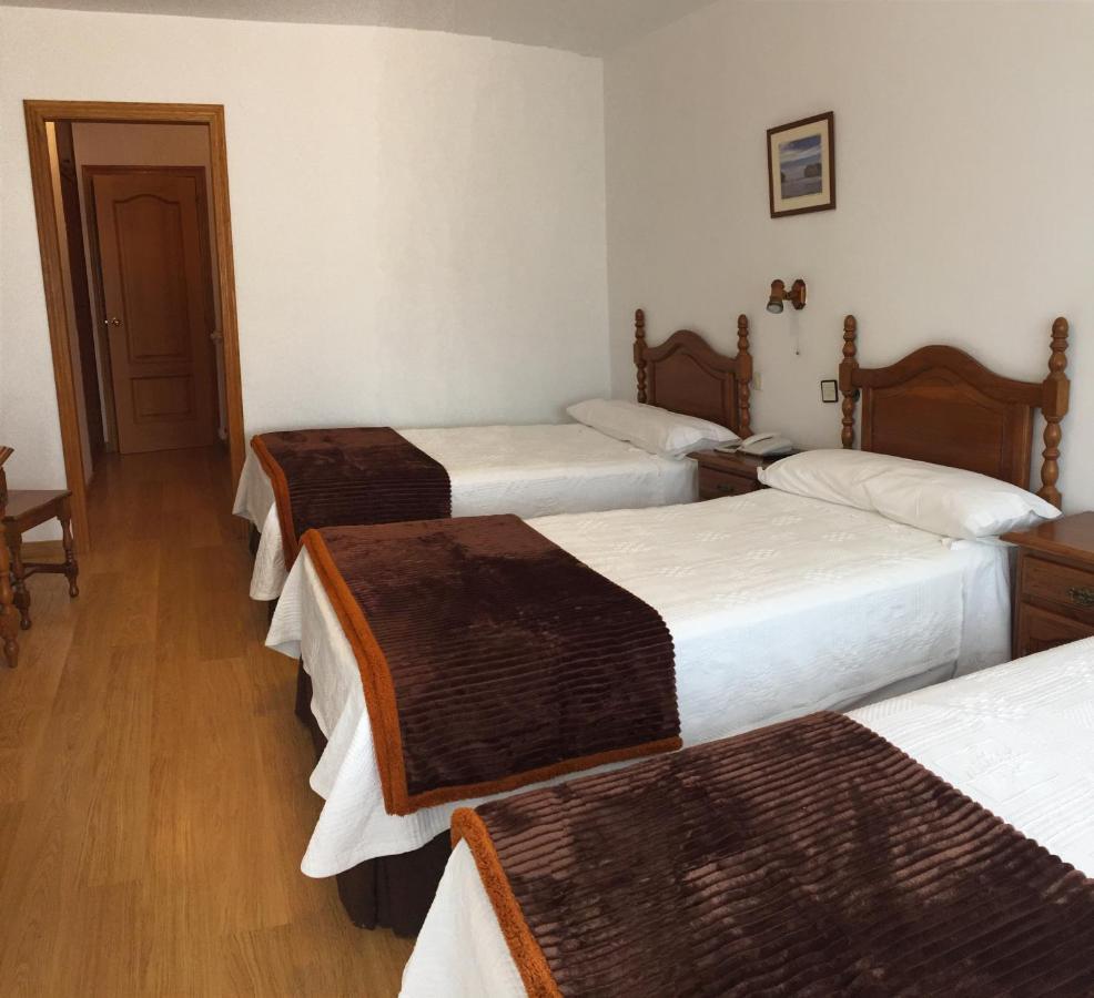 Hotel Trespalacios Panes Luaran gambar
