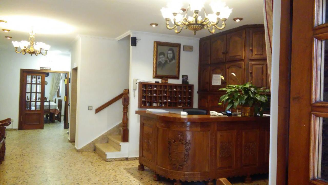 Hotel Trespalacios Panes Luaran gambar