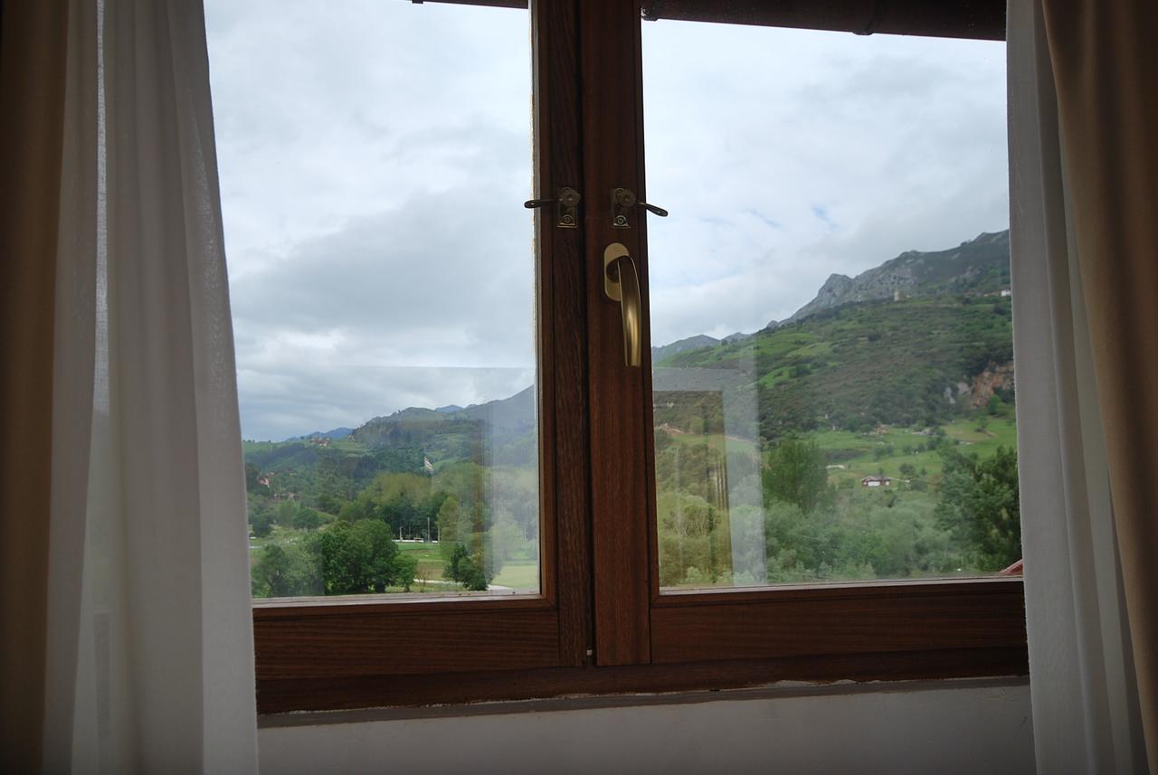 Hotel Trespalacios Panes Luaran gambar