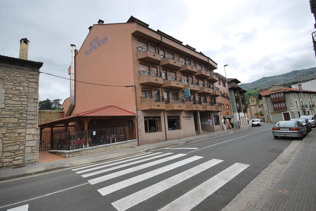 Hotel Trespalacios Panes Luaran gambar